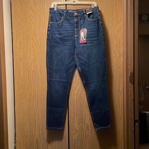 🔥Sale🔥Women’s Nice dark blue stretch super high rise jeggings..NWT..never worn